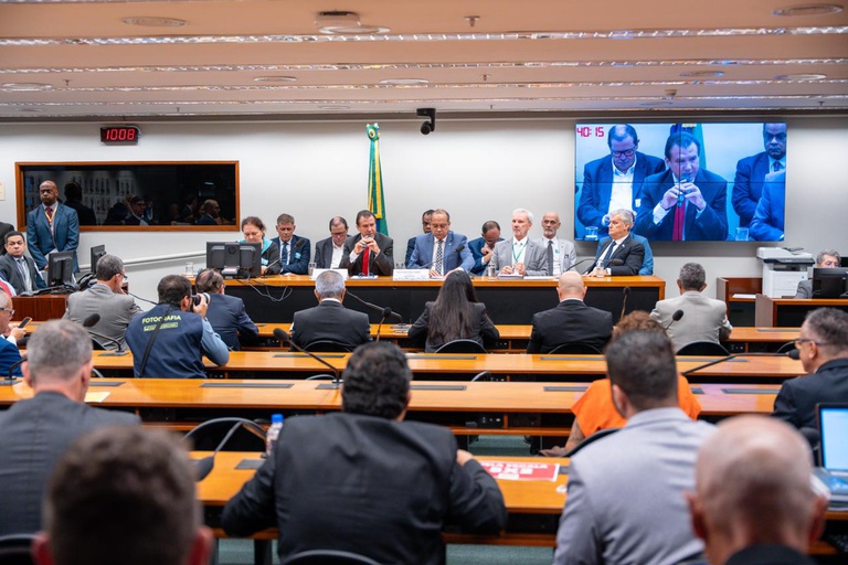 Fim da escala 6×1: Pressão popular nas ruas e no Congresso marca o debate trabalhista em 2026