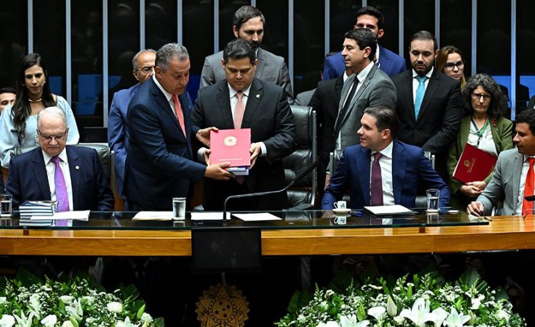 Ano Legislativo 2026: Segurança PEC e o fim da escala 6×1 dominam a retomada do Congresso