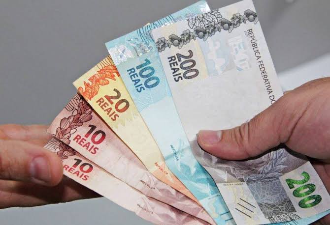 Justiça ordena e Governo do RN deve pagar 13º salário de policiais e servidores da saúde até o fim do mês