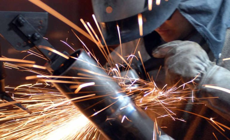 Indústria brasileira em compasso de espera: Estabilidade marca o fechamento de novembro sob juros altos