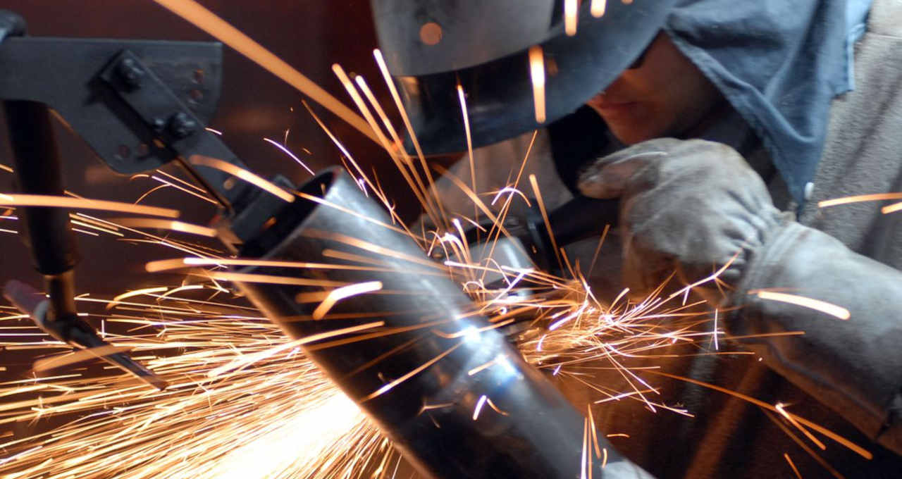 Indústria brasileira em compasso de espera: Estabilidade marca o fechamento de novembro sob juros altos