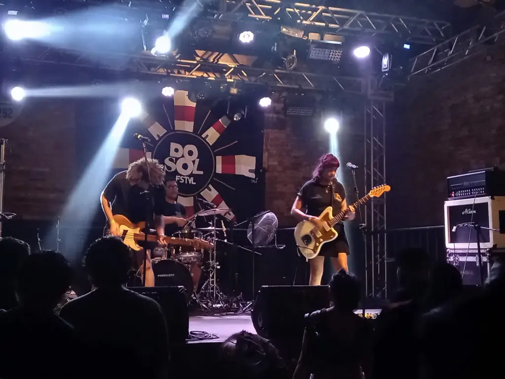 Resistência e som: Festival DoSol 2025 ocupa a Ribeira e celebra a música independente