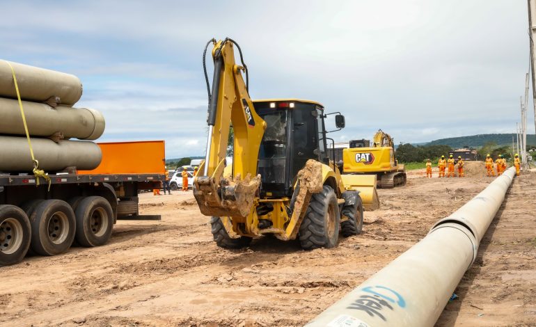 Governadora e Ministro visitam as obras da Adutora do Agreste