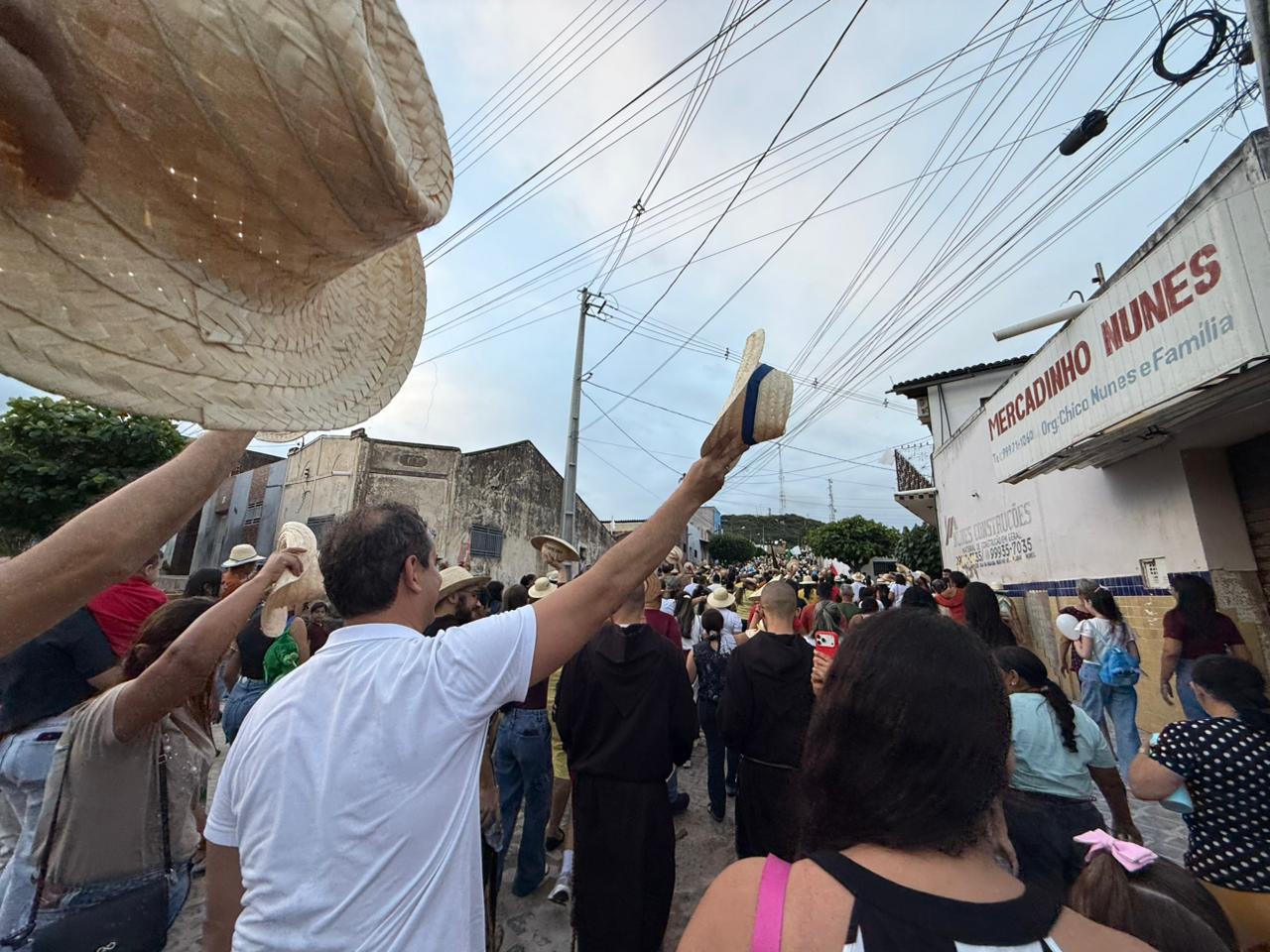Cadu celebra a fé na tradicional Romaria de Frei Damião, em São José do Campestre